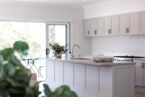 The White Pearl, Mollymook